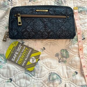 Travelon Navy Floral RFID Wallet